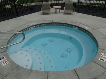Richland, WA Badger Mountain Ranch Apartments pool spa